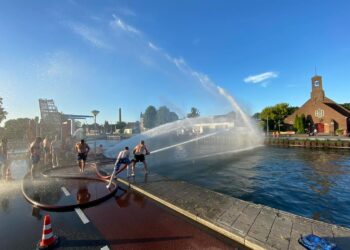 Groot Waterfestijn bij de Brug in Vriezenveen Maandag om 19:30