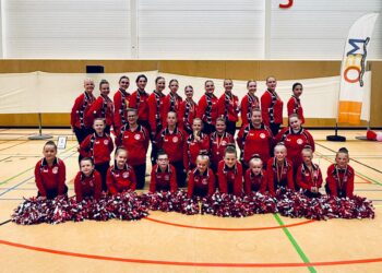 Majorette Vroomshoop scoort hoog op eigen wedstrijd