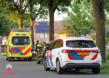 Aanrijding tussen scooter en bestelbus op Verzetstraat in Vriezenveen