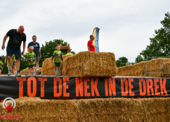 Groot succes voor Tot de nek in de drek in Vriezenveen