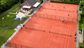 XXL Tennisfestijn en officiële opening van vier nieuwe tennisbanen