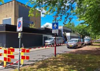 Ramkraakpand dicht getimmert gemeente grijpt in