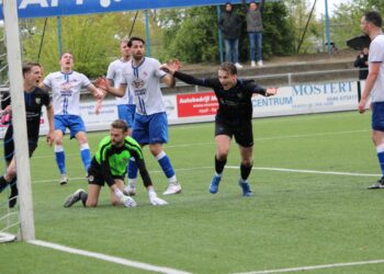 Vroomshoopse Boys samen met vijf promovendi in de eerste klasse G Oost