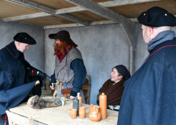 Gezellige drukte bij het Historisch Schouwspel in Den Ham
