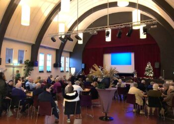 Vier Kerst mee met muziek, verhalen en gezelligheid in Vriezenveen