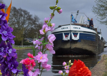 Laatste Vaart voor de Geca door Kanaal Almelo De Haandrik