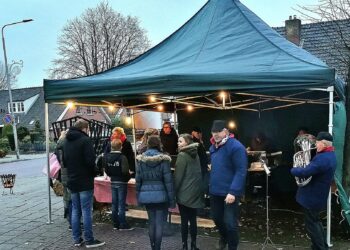 Oliebollenverkoop bij de Peddemorsboerderij