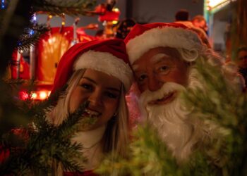 Volgeboekte Kerstmarkt Vroomshoop met vernieuwde levende kerststal