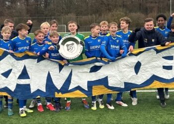 Vroomshoopse Boys JO15-1 naar de hoofdklasse