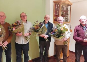 Zes jubilarissen Chr. Mannenkoor Vroomshoop