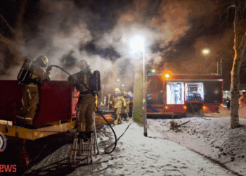 Brand in laadbak landbouwvoertuig Weemestraat Vriezenveen