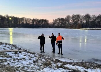IT GIET OAN IJsbaan geopend in Vriezenveen