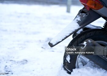 CBR stelt alle motor- en bromfietsenexamens uit vanwege winterweer