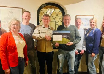 Prachtige donatie Koningsdag Langeveen-Bruinehaar