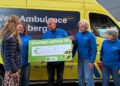 Wensambulance Hardenberg e.o. ontvangt een mooie cheque