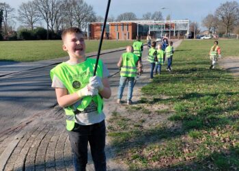 Westerhaar Vriezenveensewijk massaal in actie voor een schoon dorp