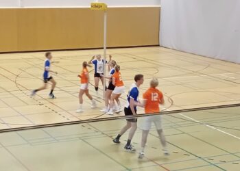 Oranjehemden grijpen naast derbyzege in Vroomshoop
