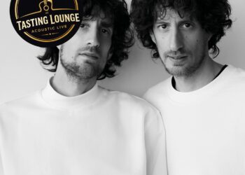 𝑇𝑎𝑠𝑡𝑖𝑛𝑔 𝐿𝑜𝑢𝑛𝑔𝑒 𝐴𝑐𝑜𝑢𝑠𝑡𝑖𝑐 𝐿𝑖𝑣𝑒