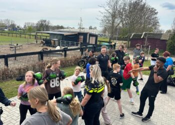 In het kader van sport en welzijn hebben we samen een fantastische kickboks clinic beleefd