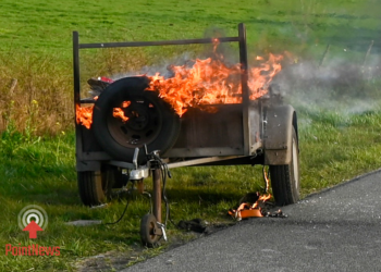 Brand in aanhanger op N36 bij Vriezenveen snel onder controle
