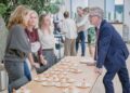 Bibliotheek Twenterand verrast de raad met gebakjes