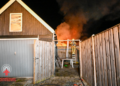 Flinke brand achter woningen Vroomshoop Woningen ontruimd