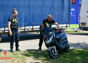 Scooterrijder gewond bij aanrijding met bus in Sibculo