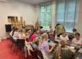 110 Schoolkinderen en kunstenaars transformeren het centrum van Vroomshoop
