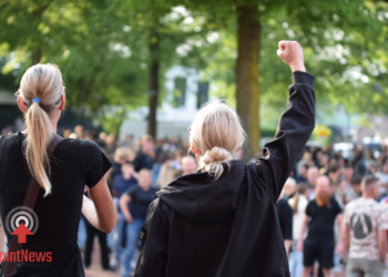 Demonstratie in Vriezenveen trekt circa 300 deelnemers