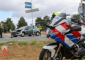 Twee auto’s botsen op kruising bij Bruinehaar Voertuigen afgesleept