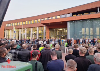 Zo’n 200 tractoren bij boerenprotest in Vriezenveen