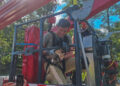 Brandweer redt kitten uit boom in Beerzerveld