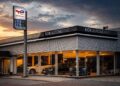 Kok Automotive verhuist naar nieuwe showroom aan Dorpsstraat in Den Ham