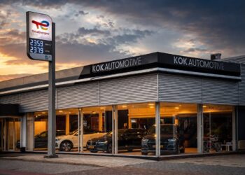 Kok Automotive verhuist naar nieuwe showroom aan Dorpsstraat in Den Ham