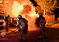 Auto volledig uitgebrand bij woning in Vroomshoop