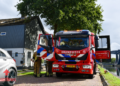 Brandweer onderzoekt gaslucht in woning aan Oranjestraat in Vroomshoop