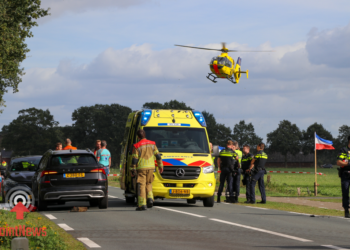 Motorrijder ernstig gewond bij botsing met bestelbus in Geesteren