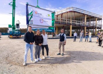 Hoogste punt bereikt voor nieuw Kindcentrum Oranje in Vroomshoop
