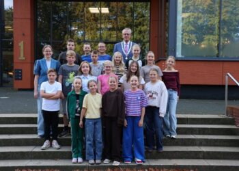 Burgemeester ontbijt met leerlingen van CBS De Pölle