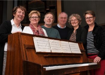 G-Groot geeft Huiskamerconcert en zingt tijdens Hubertus-mis   